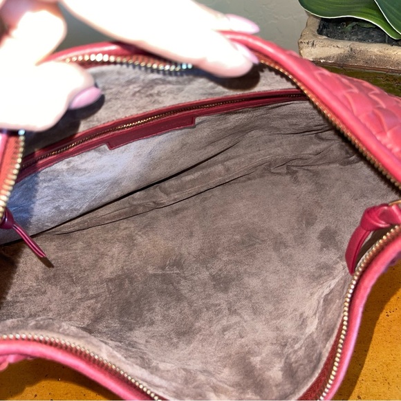 SOLD Bottega Veneta Intrecciato Red/Maroon Hobo Lambskin Shoulder Bag - Picture 10 of 17